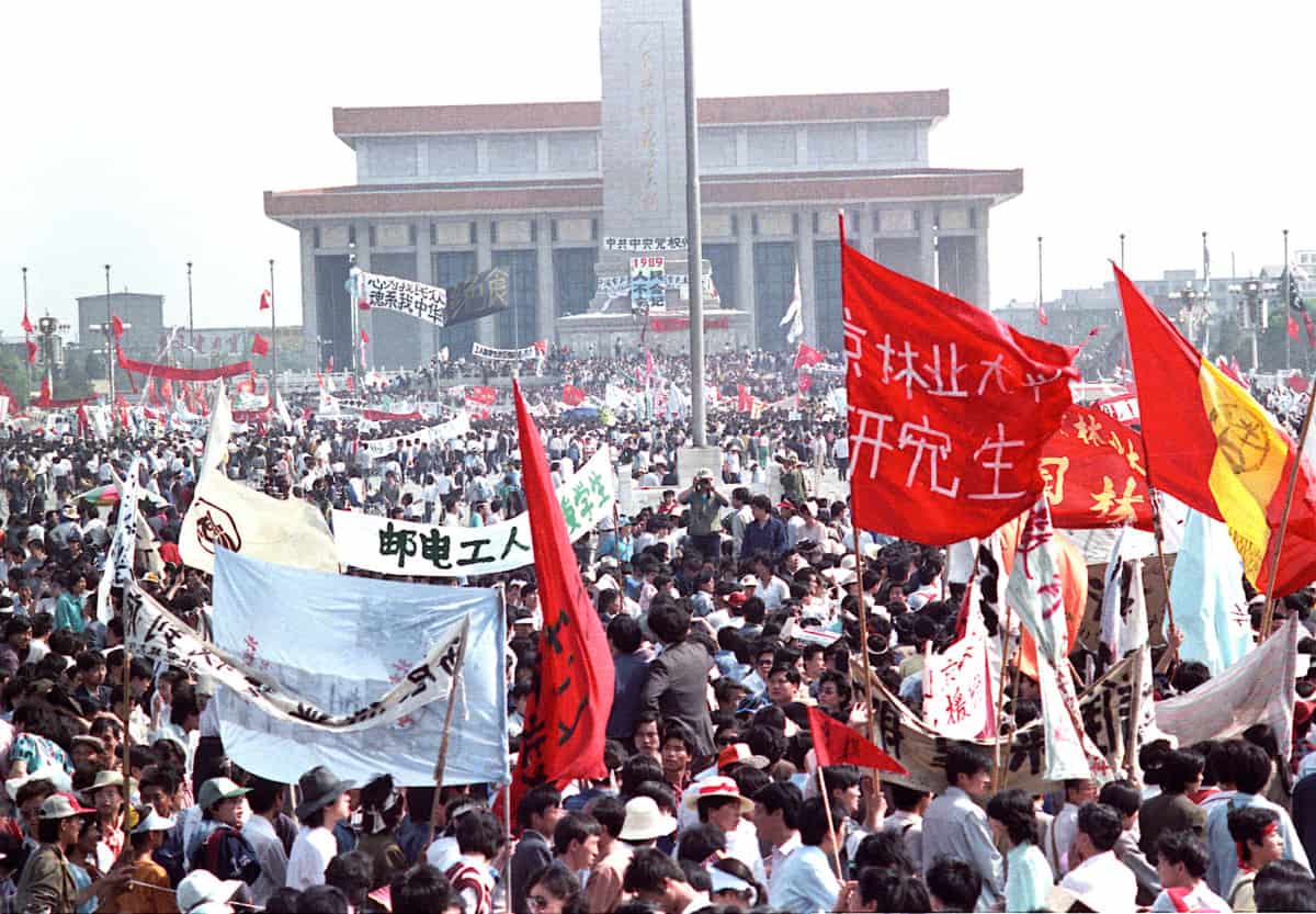 Hundreds of thousands of people fill Beijing's central Tiananmen Square